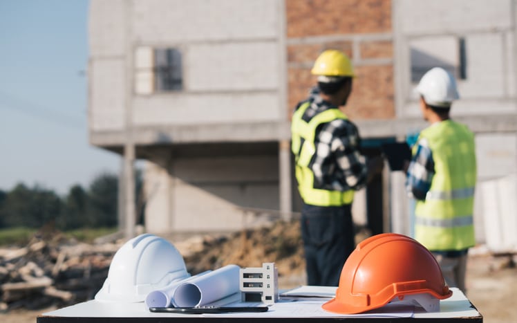 Une entreprise de gros oeuvre fermé à Liège qui réalise un point sur l'avancement d'un chantier